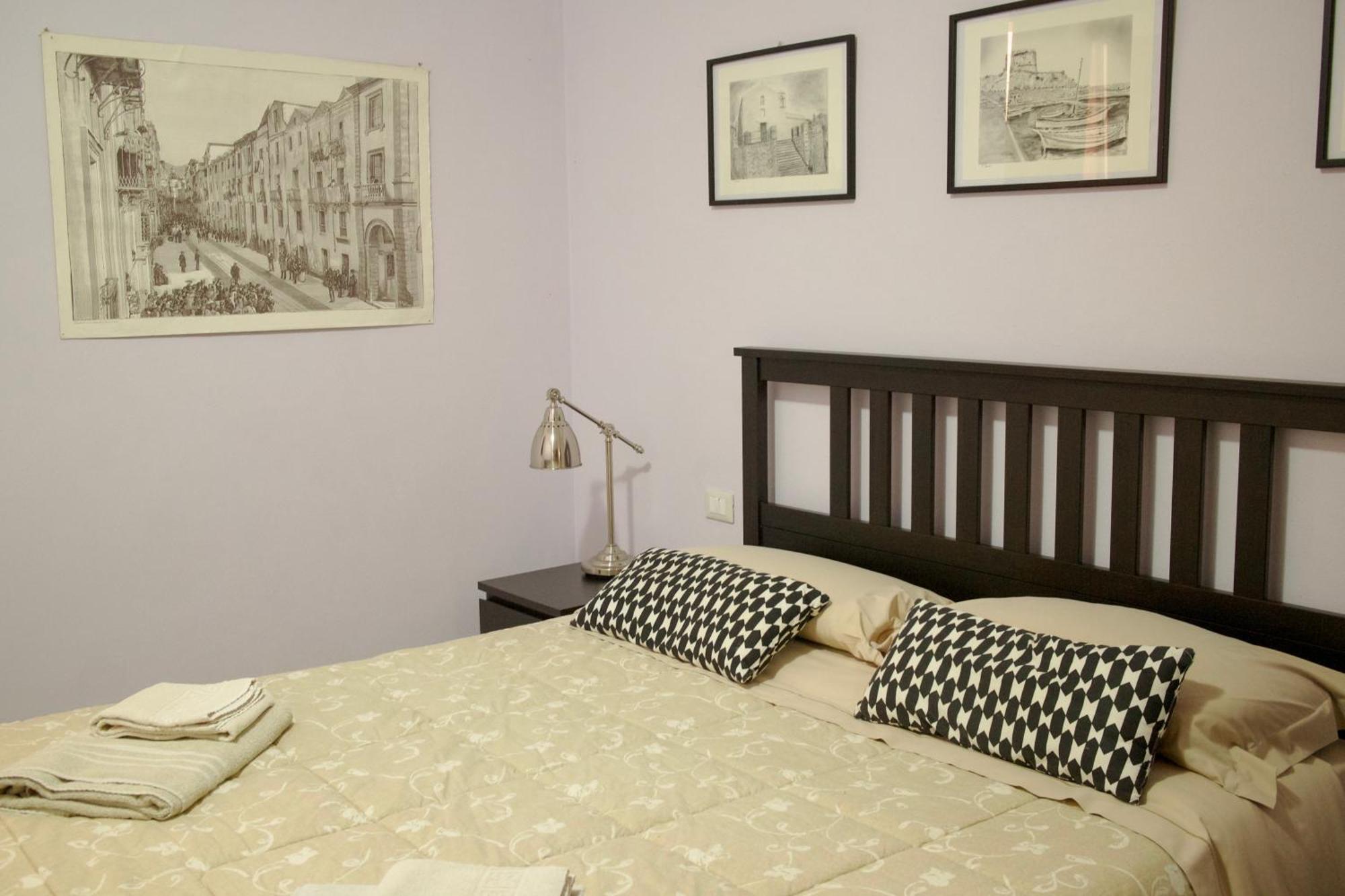 Sardinian Gallery Corso Bosa Room photo