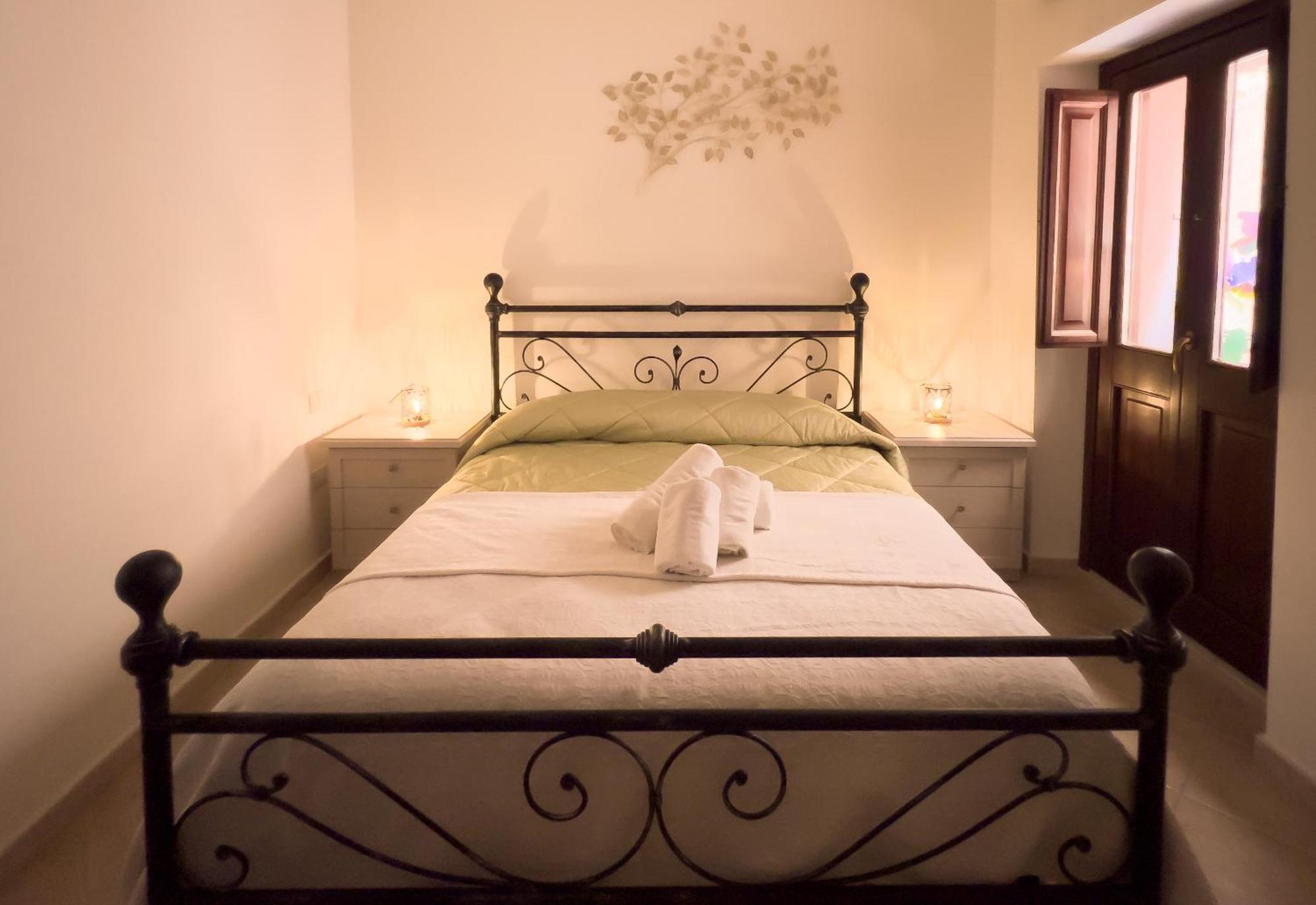 Sardinian Gallery Corso Bosa Room photo